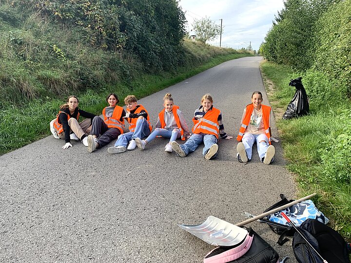 Putzteam in Warnwesten
