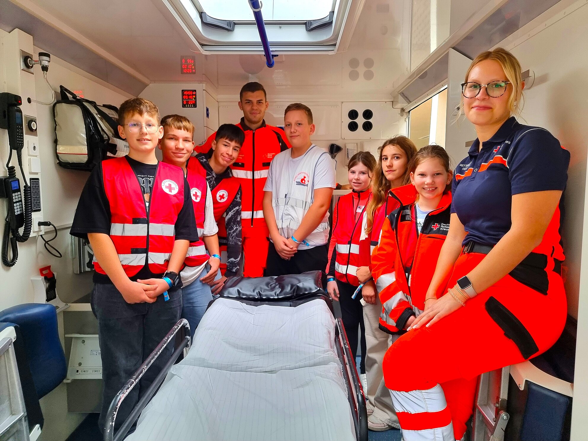 Schülerexkursion im Rettungswagen